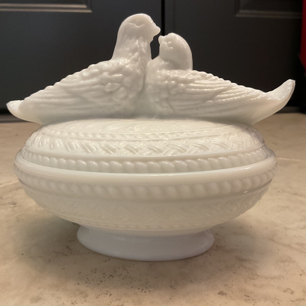 Milk Glass Love Birds Kissing Doves Basketweave Westmoreland Candy Dish Vintage - Picture 3 of 5